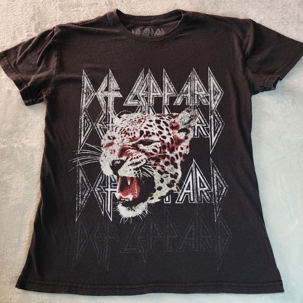 Def Leppard 2022 Gray Tshirt With Graphic Size Small